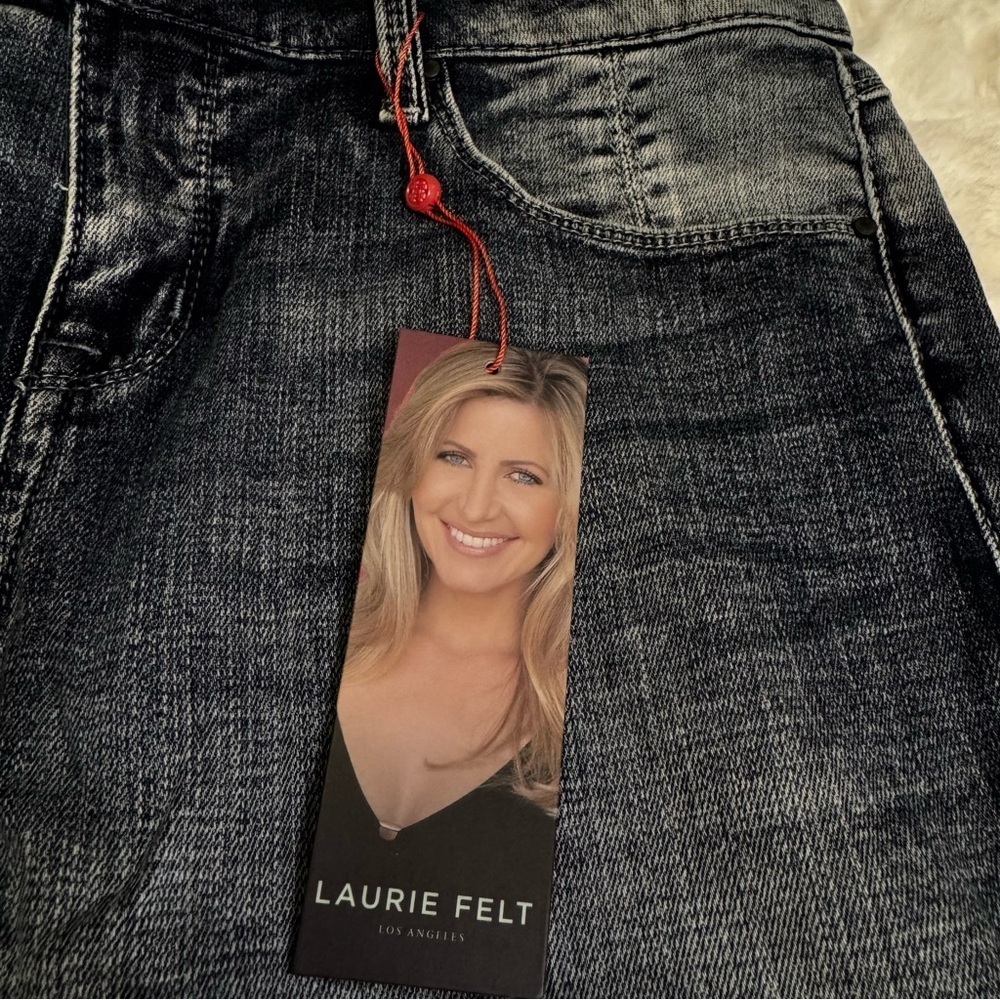 Laurie Felt Classic Weekender  Cuffed Hem Distressed Denim Jeans Size 2 NWT - Picture 12 of 16